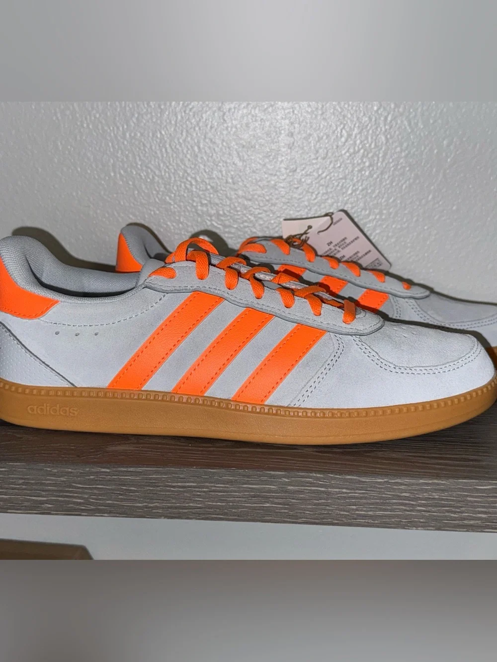 adidas women’s Breaknet Sleek sneaker size 8W, grey/orange, brand new in box